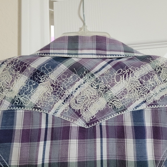 EUC•Guess Plaid Long Sleeve Embroidered Shirt with Pearl Snaps•Medium•💜💚🤍💙 - Picture 9 of 14